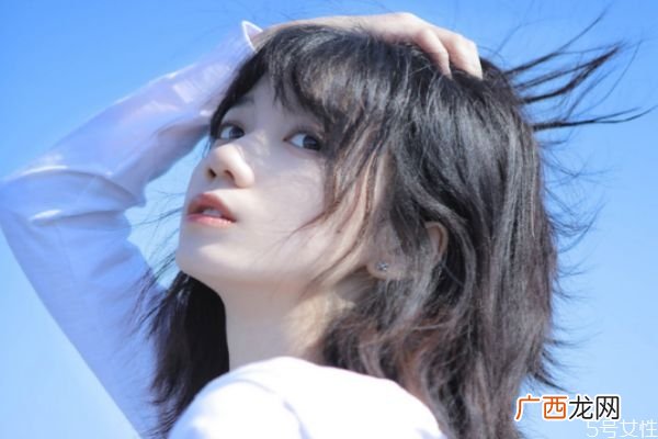男生摸女生的鼻子代表什么男生摸你鼻子代表什么
