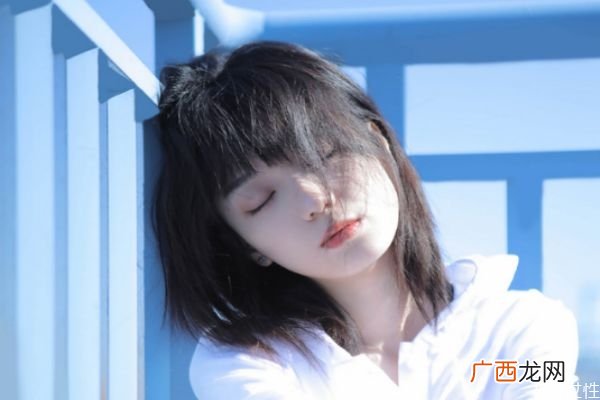 男生摸女生的鼻子代表什么男生摸你鼻子代表什么
