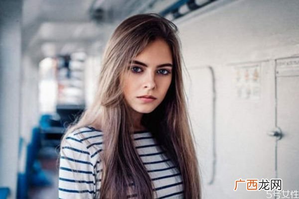 女友吃醋应该怎么哄哄女友的秘诀有什么