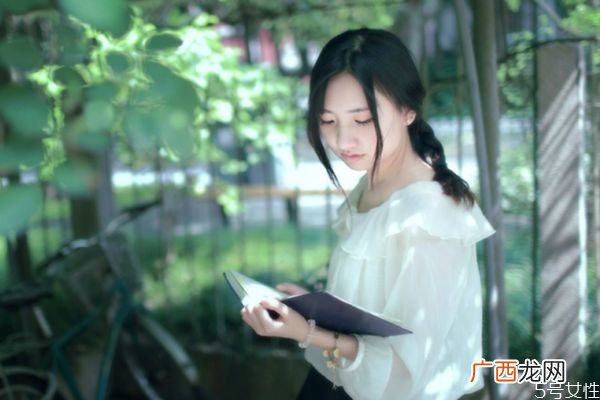 异性喜欢和你开暧昧玩笑怎么办如何应对异性的暧昧玩笑