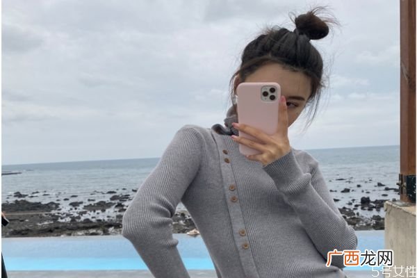 和男生聊什么话题好主动和男朋友聊天说啥