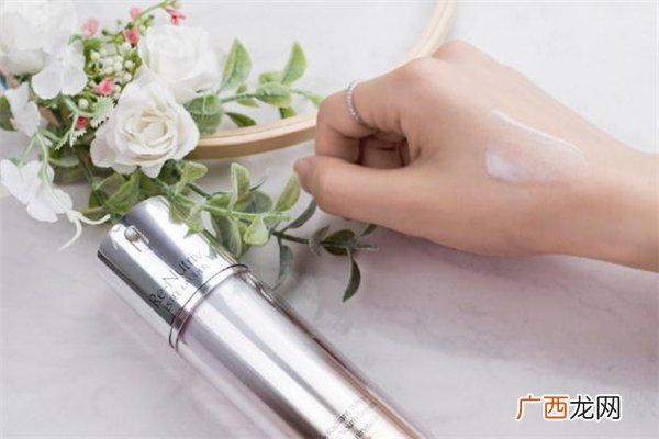 雅诗兰黛白月光精华成分及价格介绍