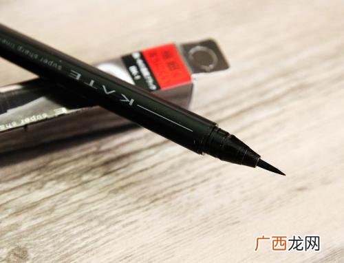 眼线液和眼线笔的选择搭配技巧