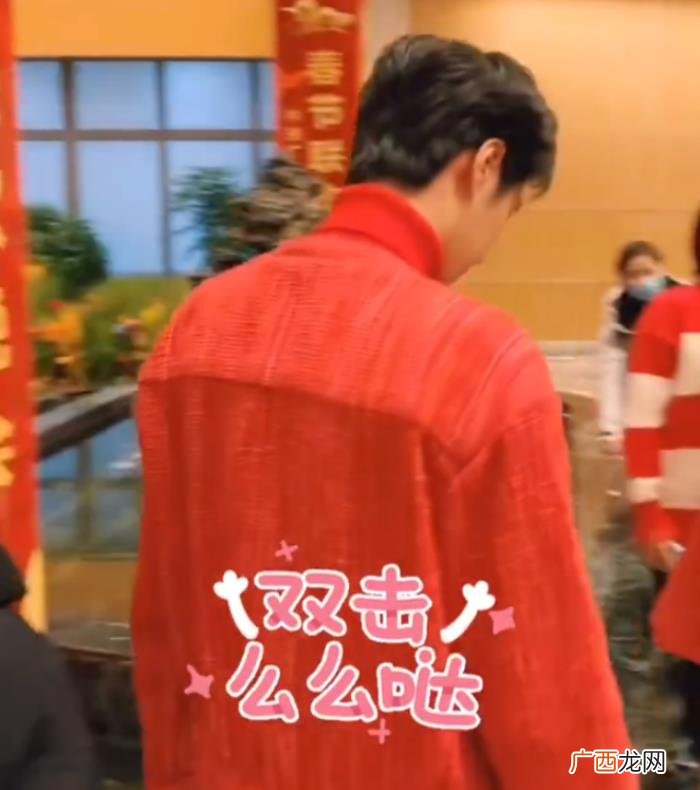 王一博是不是追过关晓彤，王一博后台遇见王冠cp女主关晓彤
