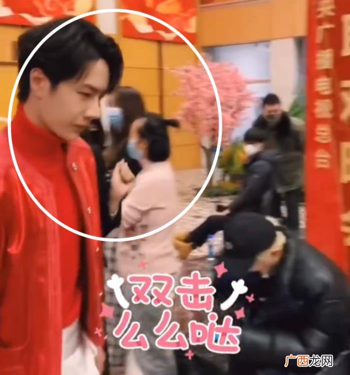 王一博是不是追过关晓彤，王一博后台遇见王冠cp女主关晓彤