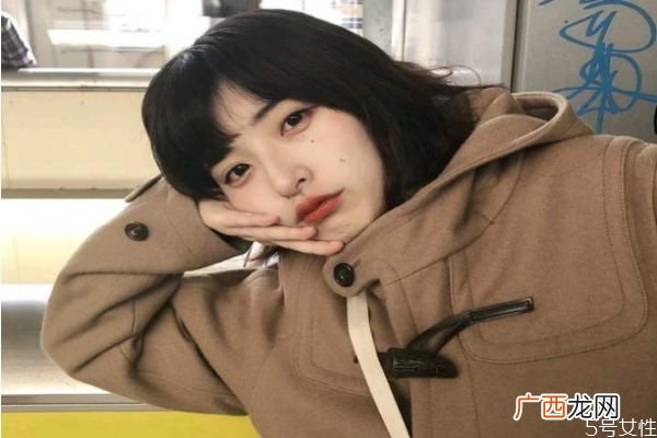 女生约会素颜什么意思女生约会素颜说明什么