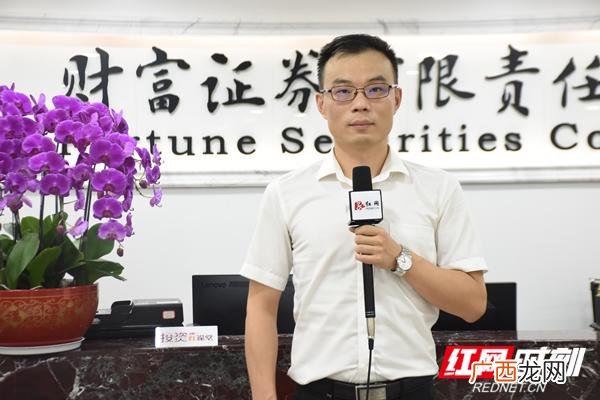 1万炒股一年最多挣多少 不够50万怎么买科创板