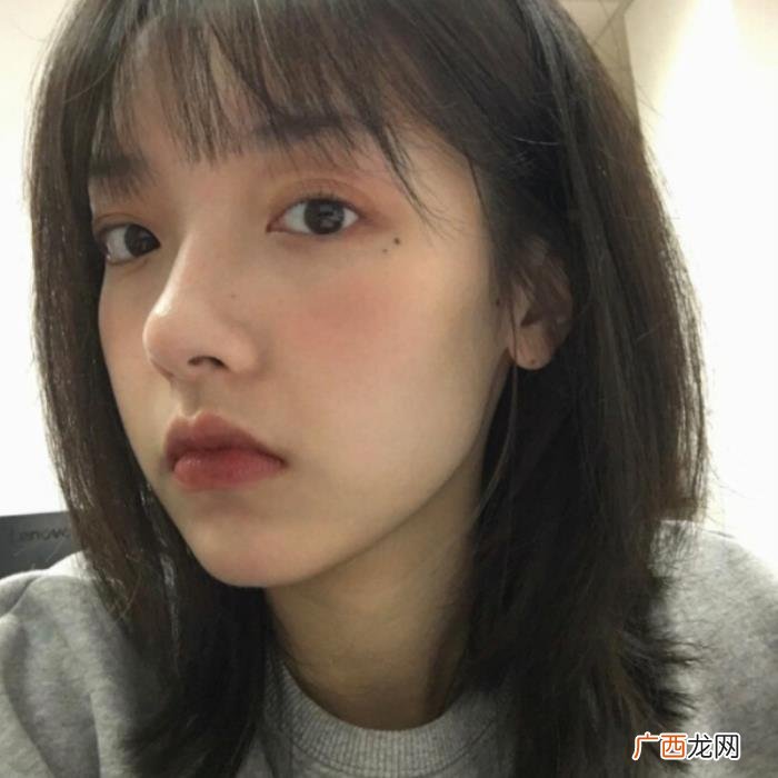 追女孩子聊天话题，想追一个女孩怎么和她聊天