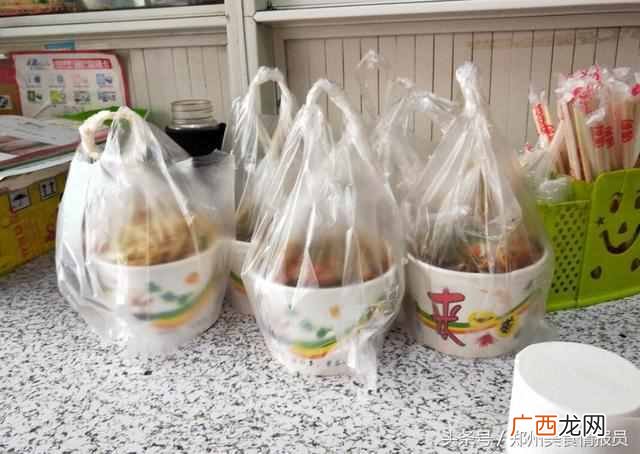 重庆八哥酸辣粉加盟费用及条件有哪些！