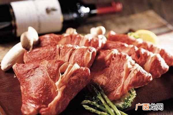 “假牛肉”是怎么做成的？看到原材料后，再也不买便宜牛肉了