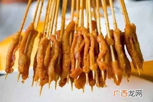 30串10元的鸭肠，为啥这么便宜？老板透露其中奥秘，你以后还买吗