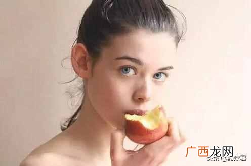 女孩子经常喝水，皮肤就一定能变好吗？真相来了