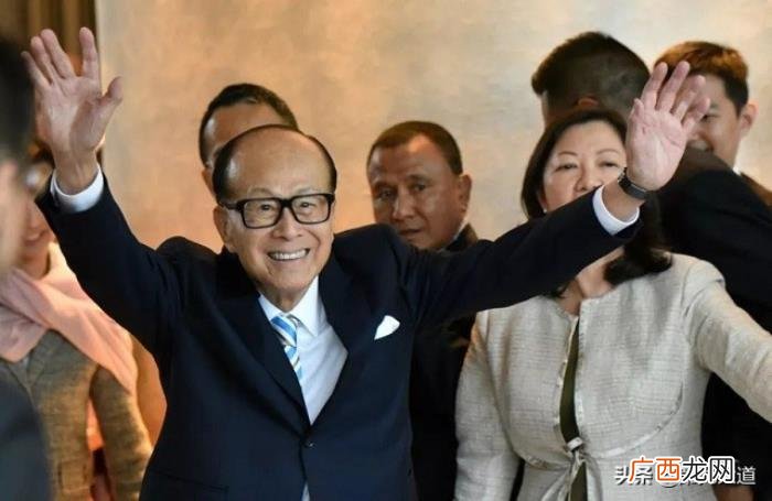 华人首富李嘉诚和李嘉欣，李嘉诚曾带18岁李嘉欣回家