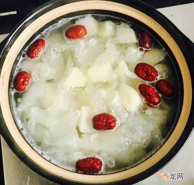 银耳汤的做法及银耳汤功效有哪些！