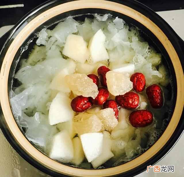 银耳汤的做法及银耳汤功效有哪些！