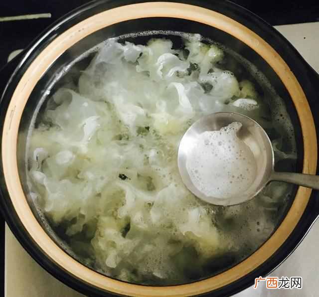 银耳汤的做法及银耳汤功效有哪些！