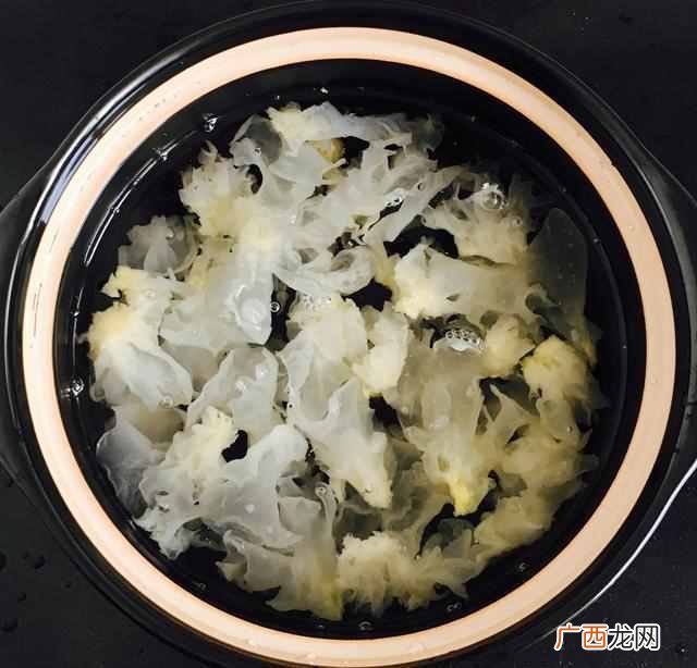 银耳汤的做法及银耳汤功效有哪些！
