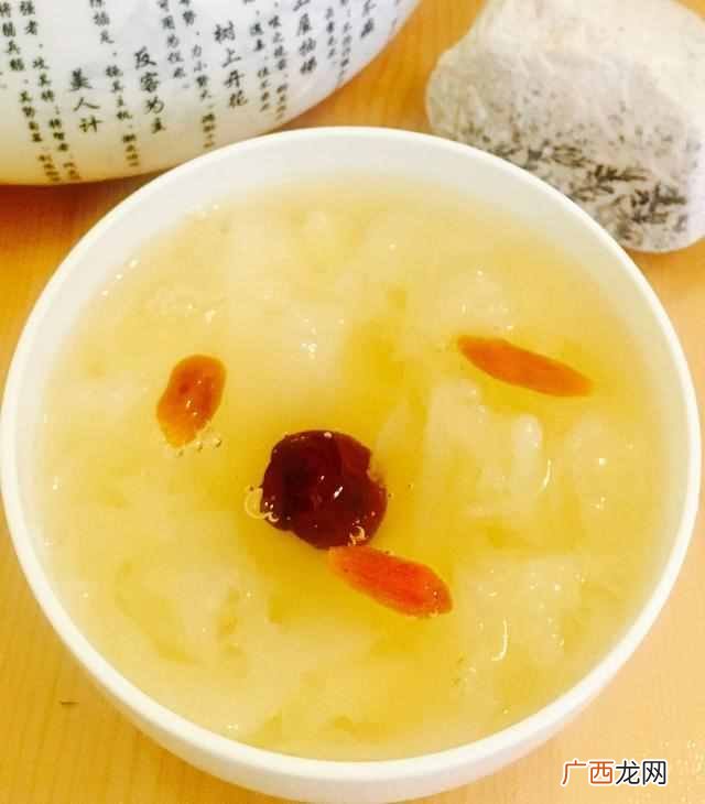 银耳汤的做法及银耳汤功效有哪些！