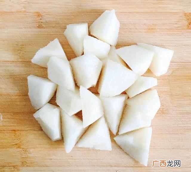 银耳汤的做法及银耳汤功效有哪些！