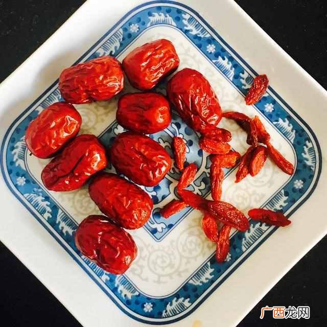 银耳汤的做法及银耳汤功效有哪些！