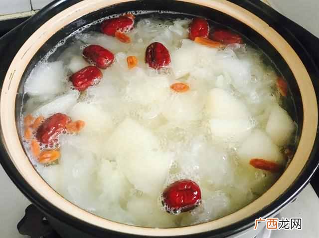 银耳汤的做法及银耳汤功效有哪些！