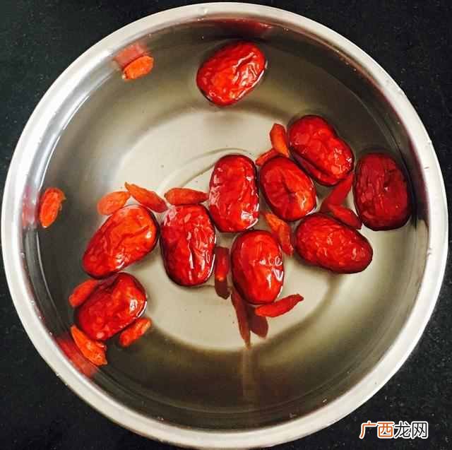 银耳汤的做法及银耳汤功效有哪些！