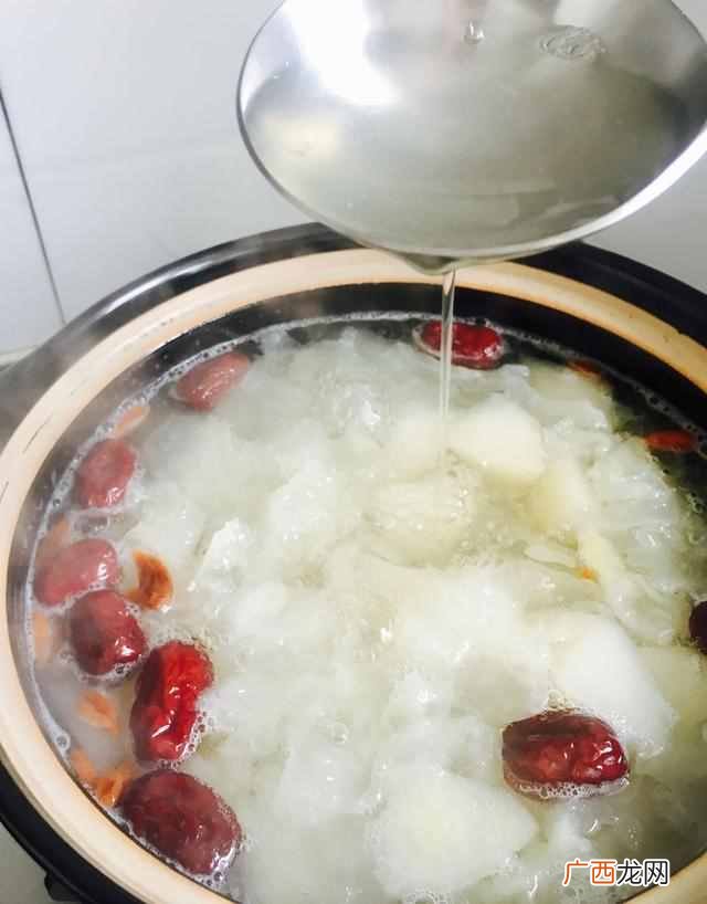 银耳汤的做法及银耳汤功效有哪些！