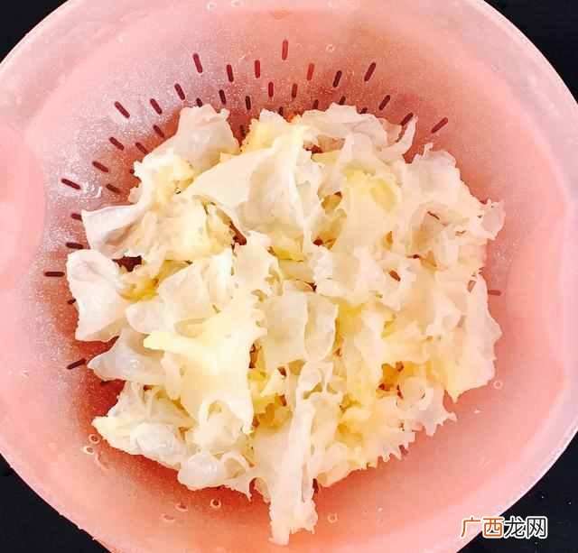 银耳汤的做法及银耳汤功效有哪些！