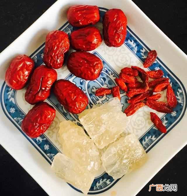 银耳汤的做法及银耳汤功效有哪些！