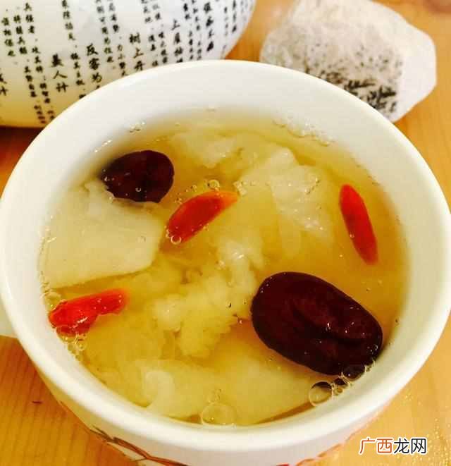 银耳汤的做法及银耳汤功效有哪些！
