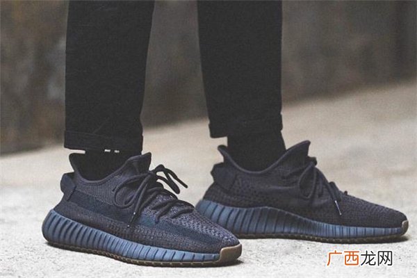 yeezy350黑生胶值得入手吗_反光吗