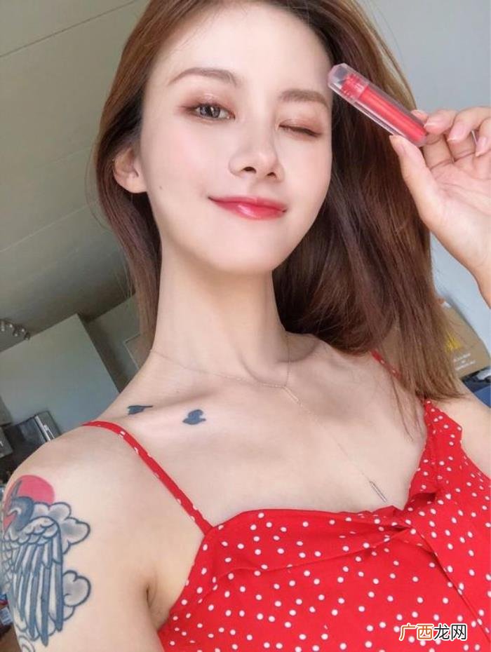 口红和唇釉里选哪个 唇釉好还是口红好