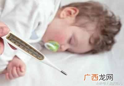 小孩高烧不退怎么办，在家物理退烧的办法！