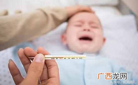 小孩高烧不退怎么办，在家物理退烧的办法！