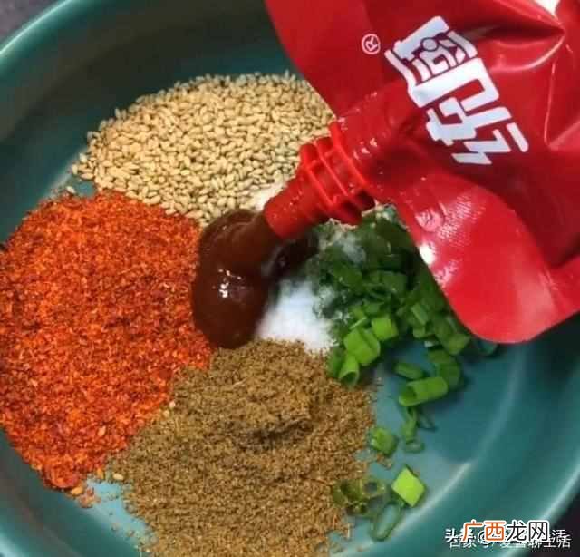 火腿肠这样做，麻辣鲜香超级棒，过来看看吧，操作很简单