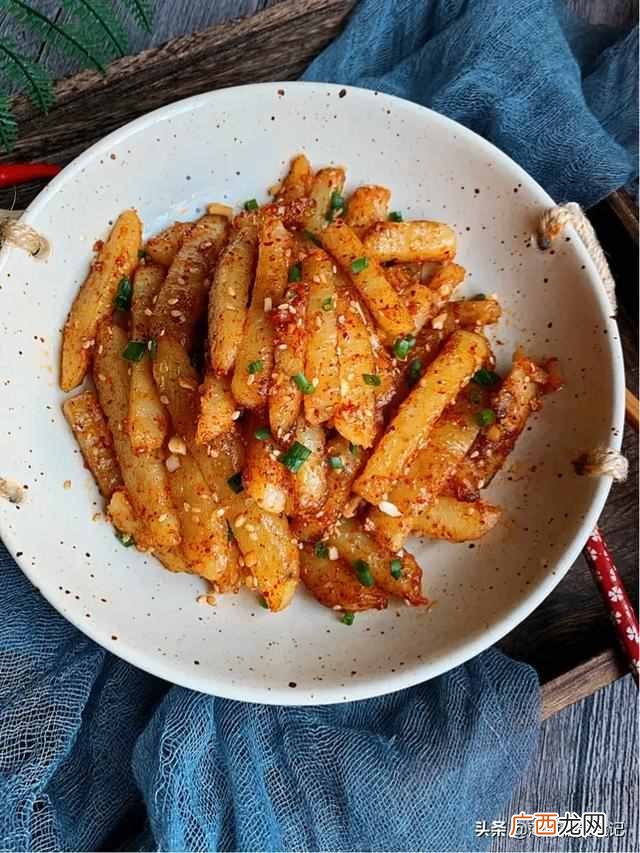 土豆这样吃，2盘都不够，香辣过瘾的狼牙土豆条，秒杀路边摊
