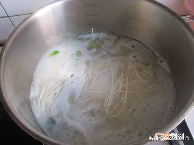 重庆小面在家做原来这么简单，把配料和做法告诉你