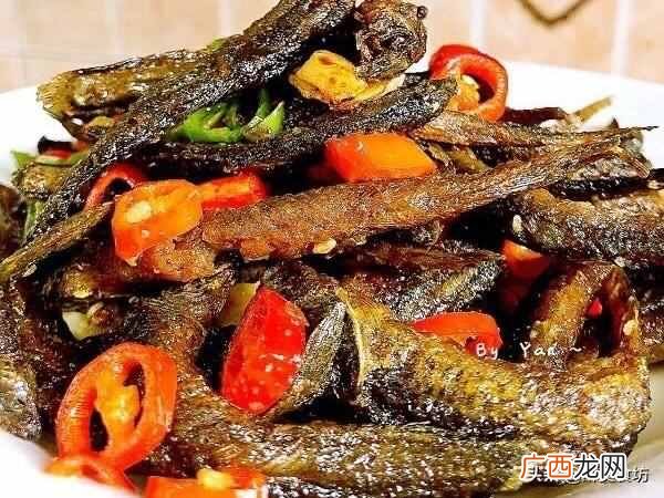 终于找到泥鳅的正确做法，一个小诀窍，不腥不苦，鲜香酥脆超下饭