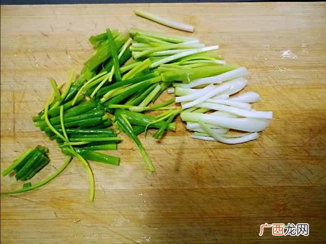最近迷上了葱油面，除了好吃之外，操作也很简单