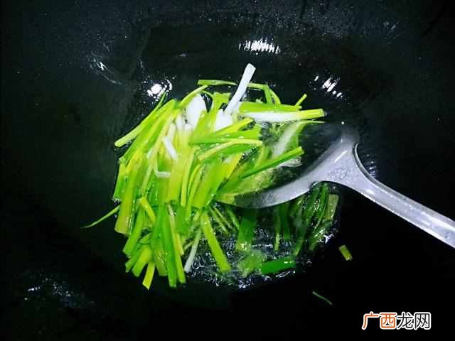 最近迷上了葱油面，除了好吃之外，操作也很简单
