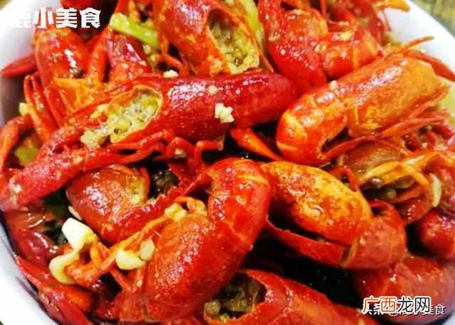 小龙虾逐个刷洗，耗时费劲！教你小妙招，脏物自动洗出