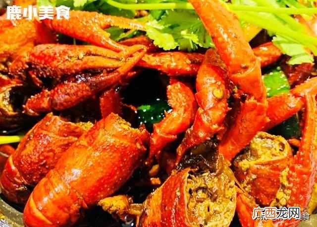 小龙虾逐个刷洗，耗时费劲！教你小妙招，脏物自动洗出