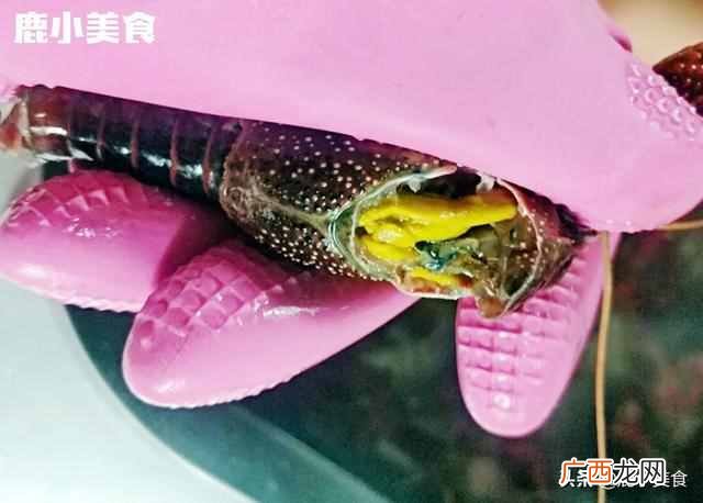 小龙虾逐个刷洗，耗时费劲！教你小妙招，脏物自动洗出