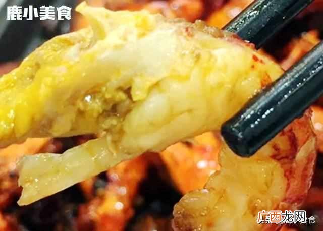 小龙虾逐个刷洗，耗时费劲！教你小妙招，脏物自动洗出