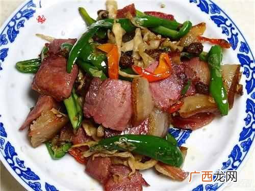 腊肉炒什么好吃，这样做保证下饭！