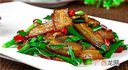 腊肉炒什么好吃，这样做保证下饭！