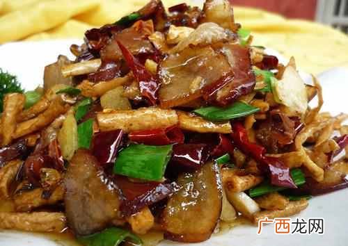 腊肉炒什么好吃，这样做保证下饭！