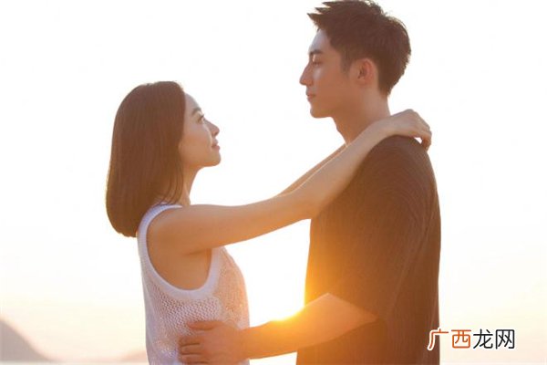 约会女生不爱说话代表什么约会女生不说话是什么意思