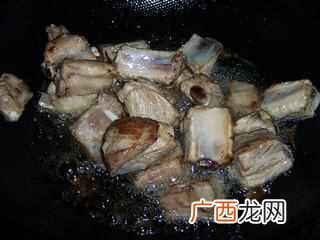 红烧排骨的家常做法简单易学！