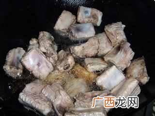 红烧排骨的家常做法简单易学！
